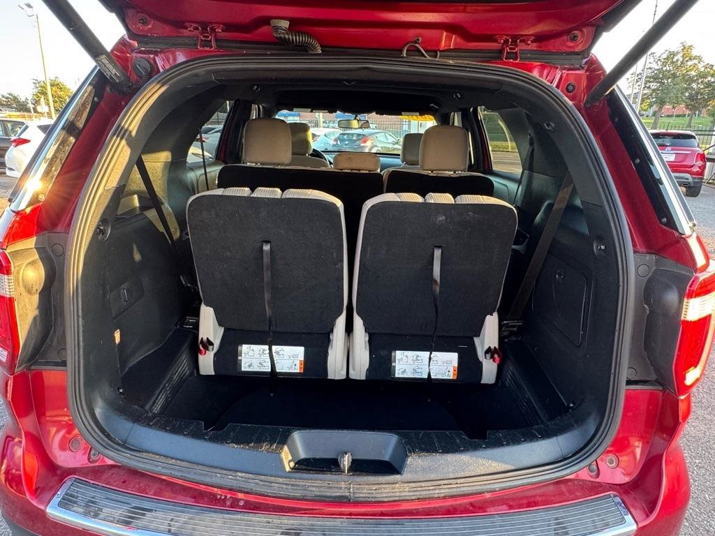 Used 2018 Ford Explorer XLT w/ Equipment Group 201A FWD image 17