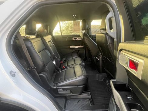Used 2023 Ford Explorer Limited AWD/4WD image 30