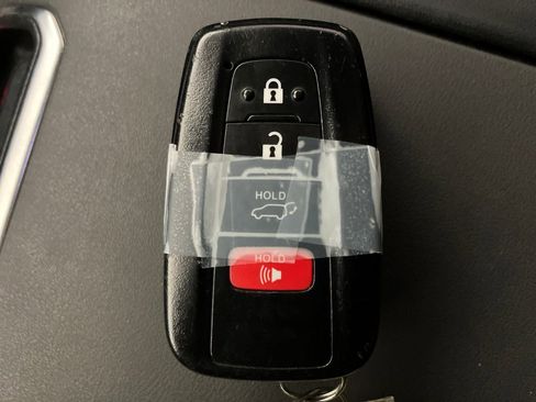 Used 2023 Toyota Highlander L image 31