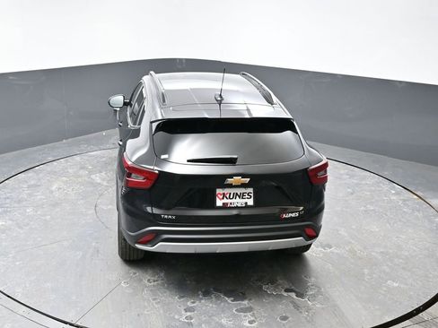 Used 2025 Chevrolet Trax LT image 46