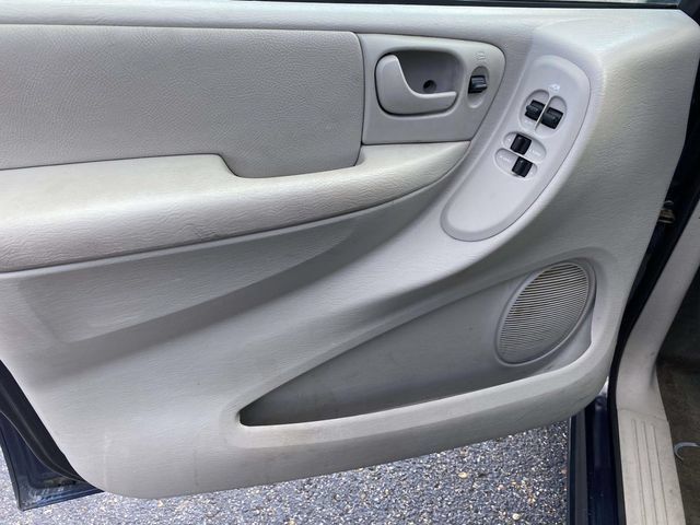 Used 2007 Dodge Caravan SXT FWD image 12