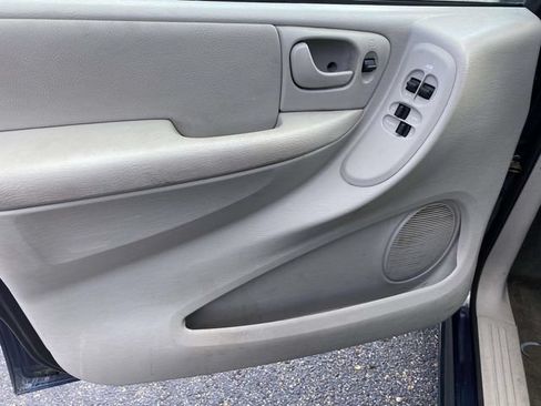 Used 2007 Dodge Caravan SXT FWD image 12