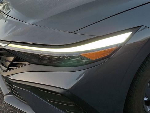 Certified 2024 Hyundai Elantra SEL image 9