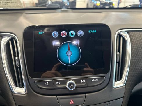 Used 2017 Chevrolet Malibu LT FWD image 13