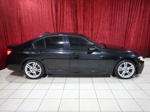 Used 2018 BMW 330i Sedan w/ M Sport Package RWD image 8