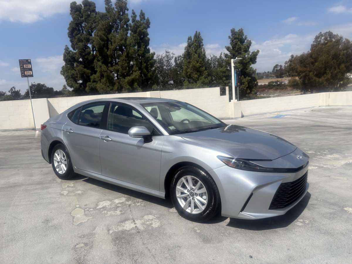 Used 2025 Toyota Camry LE FWD image 28