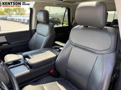 Used 2025 Ford Expedition Active AWD/4WD image 32