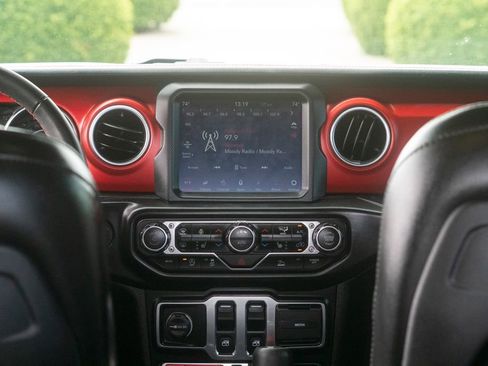 Used 2023 Jeep Wrangler Rubicon w/ Cold Weather Group AWD/4WD image 59