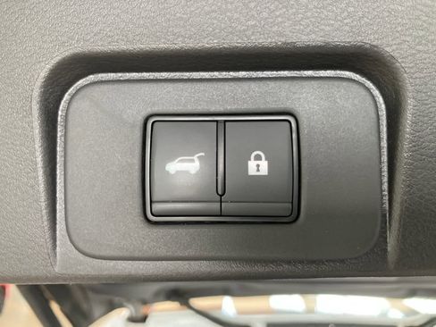 Used 2025 Nissan Rogue SV image 26