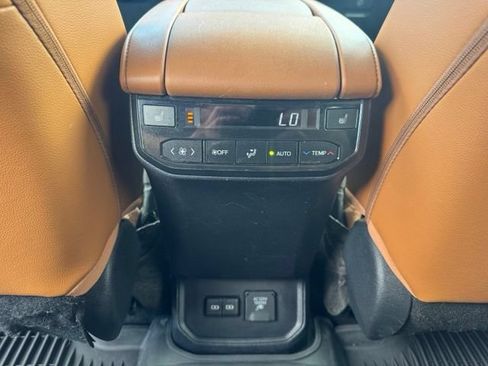 Used 2023 Toyota Highlander Platinum AWD/4WD image 22