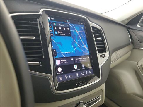 Certified 2025 Volvo XC90 B5 Plus w/ Protection Package AWD/4WD image 27