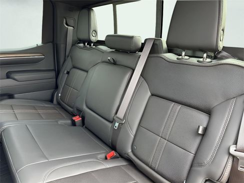 Used 2024 Chevrolet Silverado 1500 High Country w/ High Country Premium Package AWD/4WD image 15