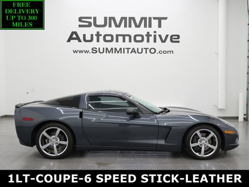 Used 2010 Chevrolet Corvette Coupe w/ 1LT RWD image 1