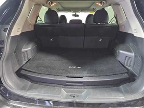 Used 2018 Nissan Rogue SV w/ Premium Package FWD image 8