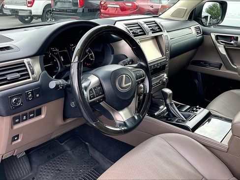 Used 2020 Lexus GX 460 Premium w/ Premium Package AWD/4WD image 18