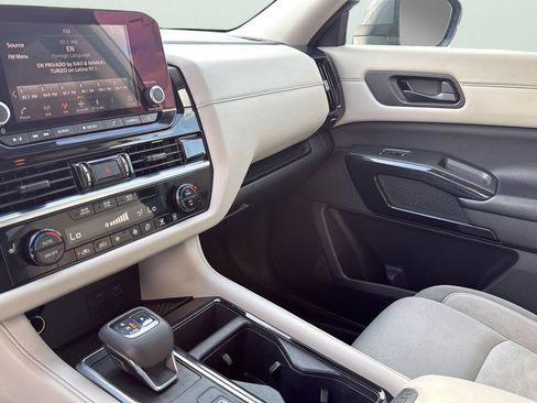 Used 2024 Nissan Pathfinder SV FWD image 19