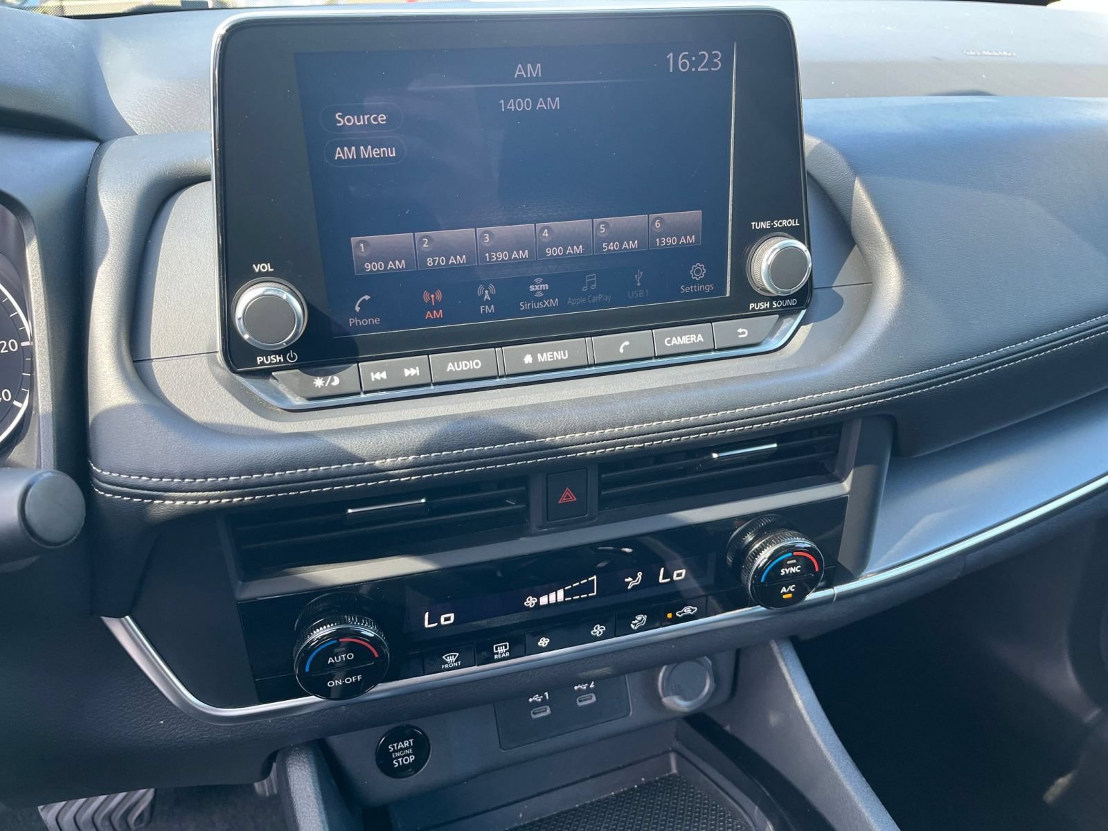 Used 2025 Nissan Rogue SV AWD/4WD image 16