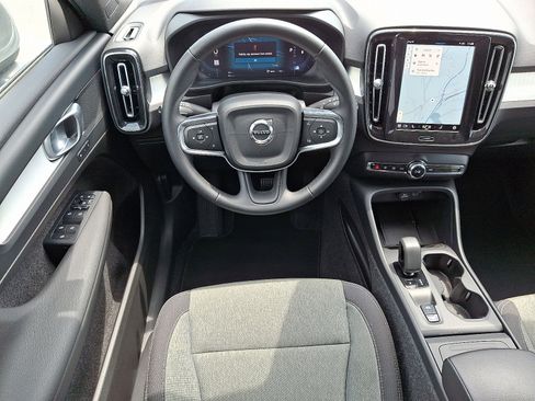 Certified 2025 Volvo XC40 B5 Core image 11