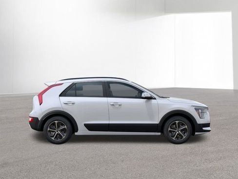 New 2025 Kia Niro EX image 7
