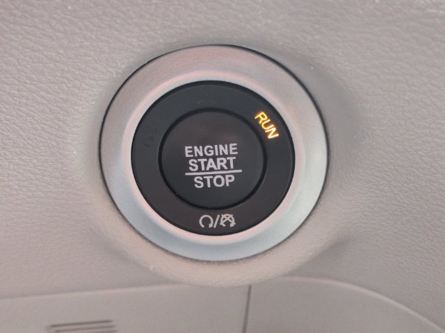 Used 2024 Chrysler Pacifica Touring-L FWD image 19