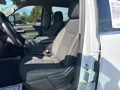 Used 2024 GMC Sierra 2500 SLE image 30