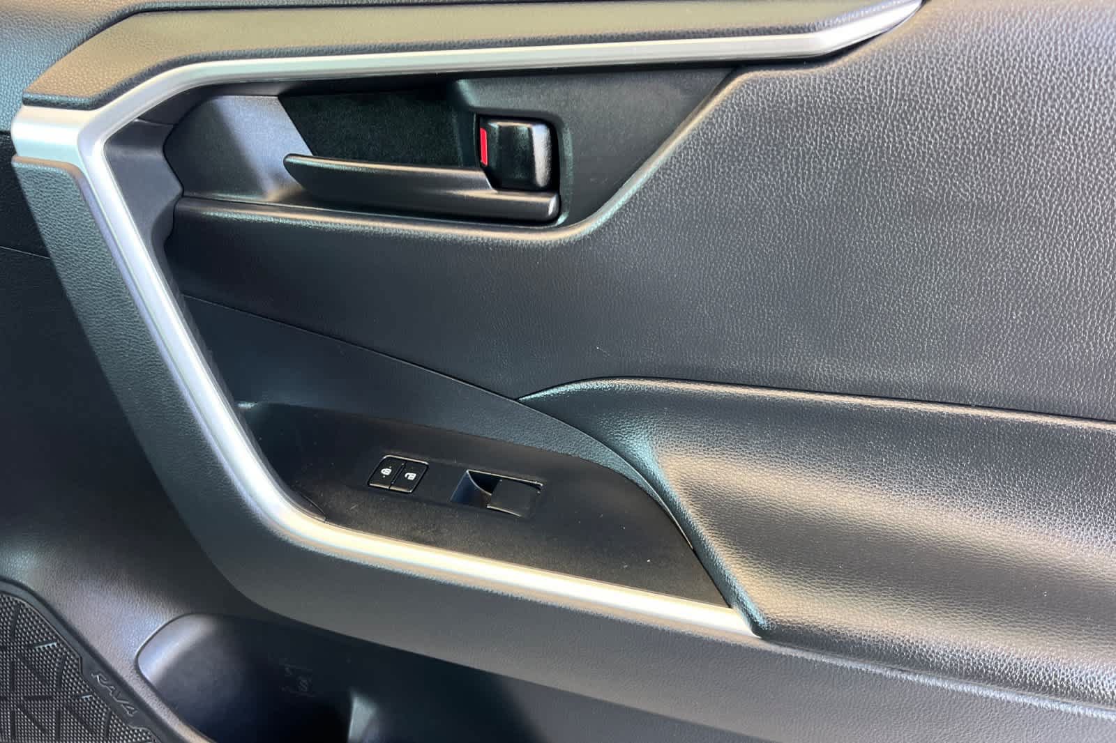 Certified 2022 Toyota RAV4 LE AWD/4WD image 19