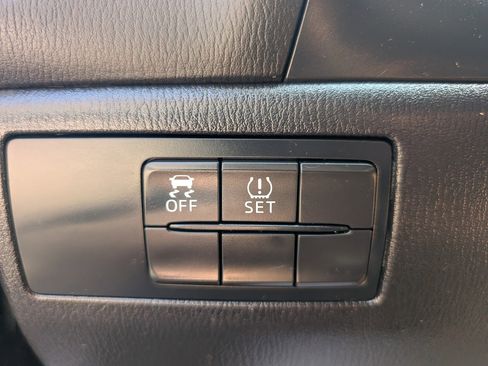 Used 2015 MAZDA MAZDA3 i Sport image 30