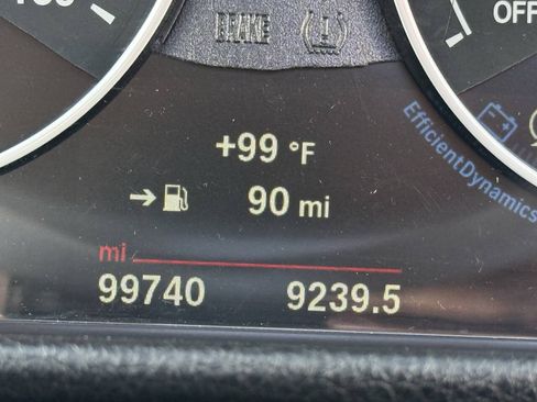 Used 2017 BMW 320i xDrive Sedan AWD/4WD image 32