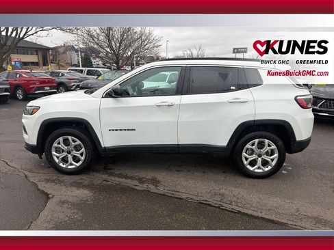 Used 2025 Jeep Compass Latitude image 10