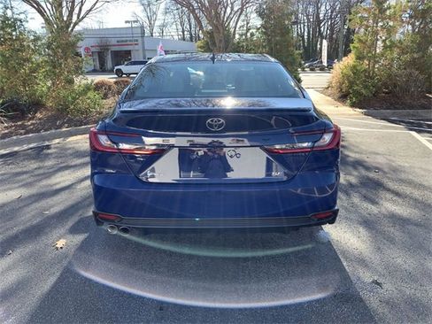 Used 2025 Toyota Camry SE image 7