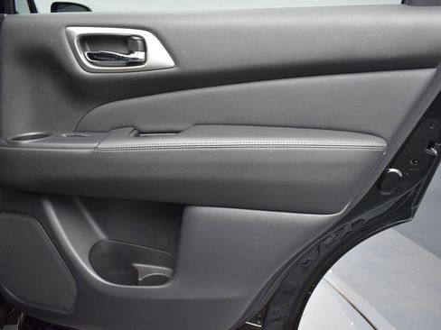 Used 2017 Nissan Pathfinder Platinum w/ Cargo Package image 26