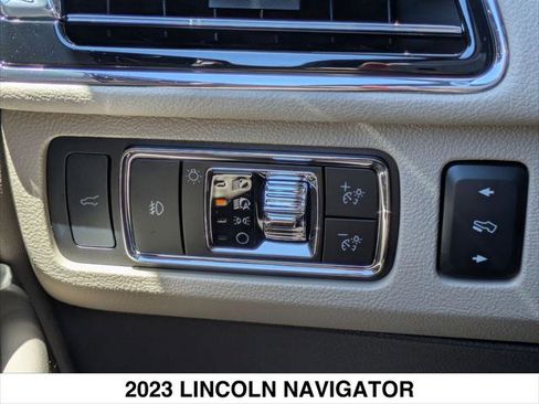 Certified 2023 Lincoln Navigator Reserve RWD image 19