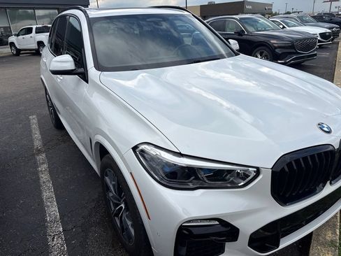 Used 2021 BMW X5 xDrive40i w/ M Sport Package AWD/4WD image 3