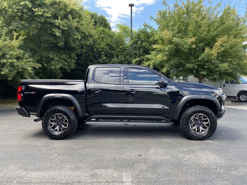 Used 2026 Chevrolet Colorado ZR2 w/ Technology Package AWD/4WD image 10