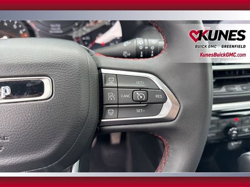 Used 2025 Jeep Compass Trailhawk AWD/4WD image 20