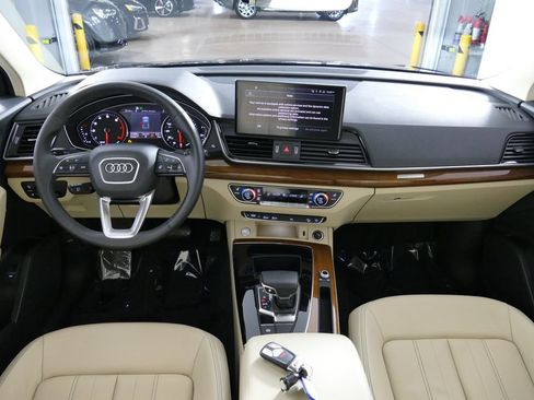 Used 2023 Audi Q5 2.0T Premium w/ Convenience Package AWD/4WD image 25