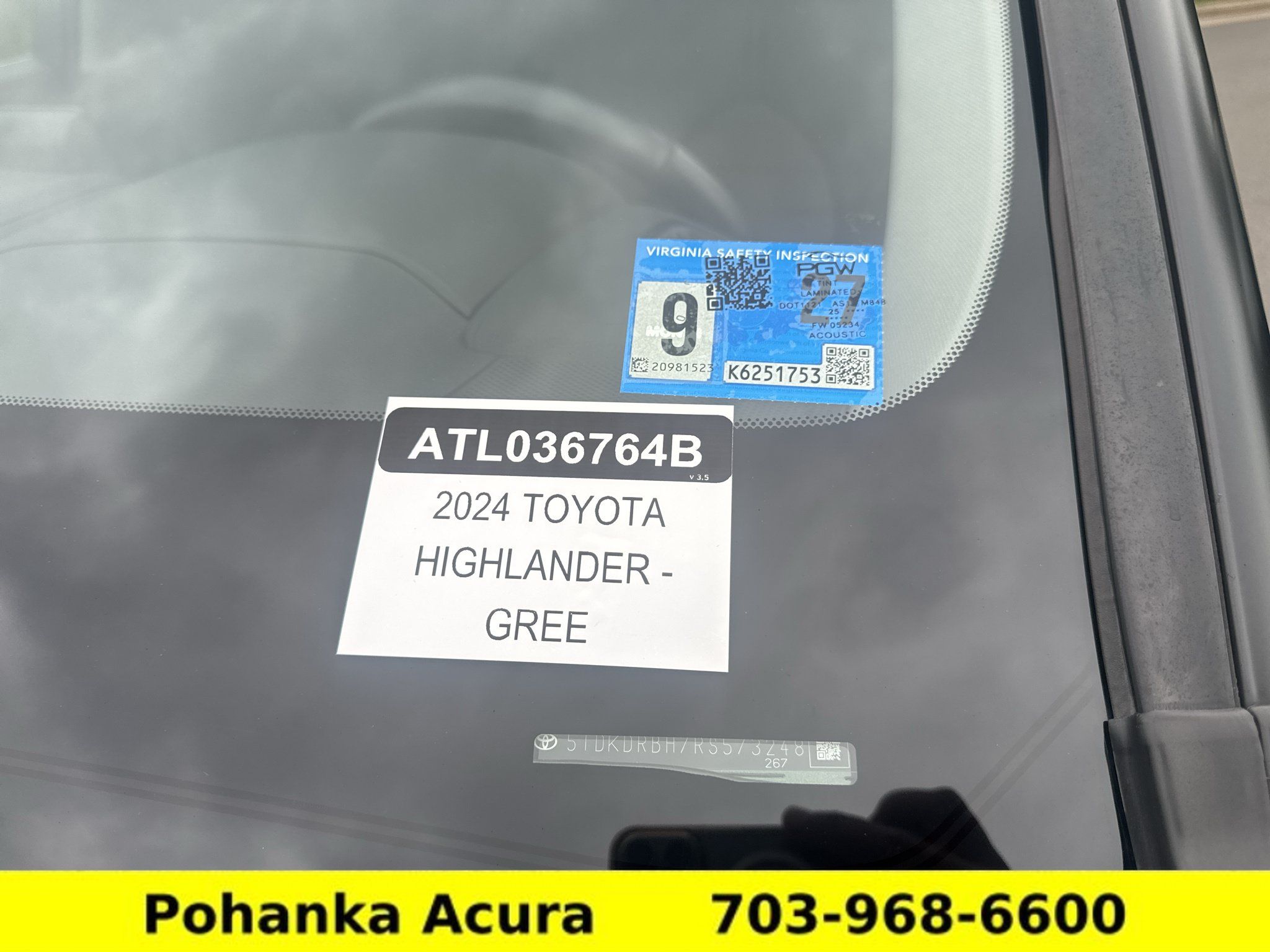 Used 2024 Toyota Highlander XLE AWD/4WD image 43