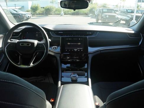 Used 2022 Jeep Grand Cherokee Laredo w/ Luxury Tech Group I image 25