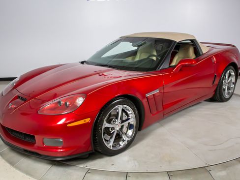 Used 2010 Chevrolet Corvette Grand Sport w/ Preferred Equipment Group RWD image 2