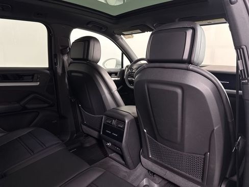 Certified 2025 Porsche Cayenne S AWD/4WD image 25