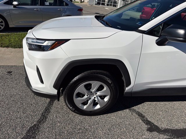 Used 2025 Toyota RAV4 LE AWD/4WD image 3