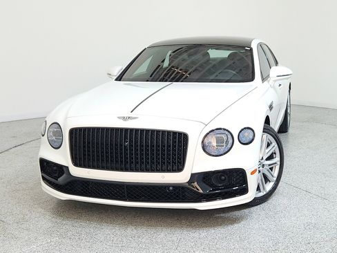 Used 2023 Bentley Flying Spur V8 image 2