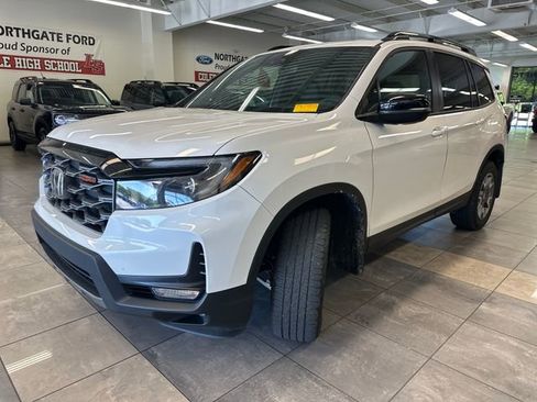 Used 2023 Honda Passport TrailSport image 14