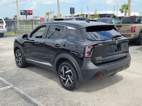 Certified 2025 Nissan Kicks SV w/ Charging Package FWD image 5