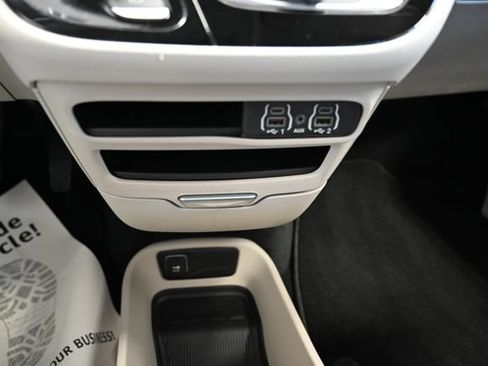 Used 2024 Chrysler Pacifica Touring-L FWD image 20