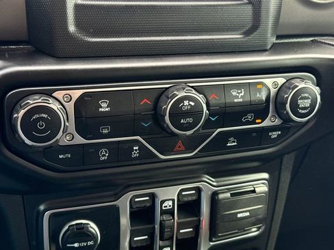 Certified 2021 Jeep Gladiator Willys image 27