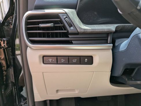 Used 2025 Kia Telluride EX w/ EX Captain's Chair Package FWD image 25