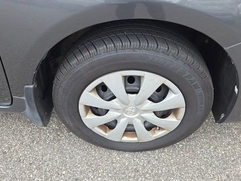 Used 2013 Toyota Corolla L FWD image 16