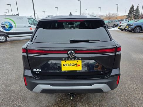 Used 2025 Volkswagen Tiguan SE image 10