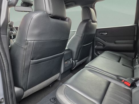 Certified 2022 Nissan Frontier PRO-4X w/ Pro-4X Premium Package AWD/4WD image 17